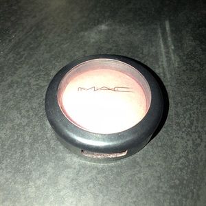 MAC mineralize blush in Dainty